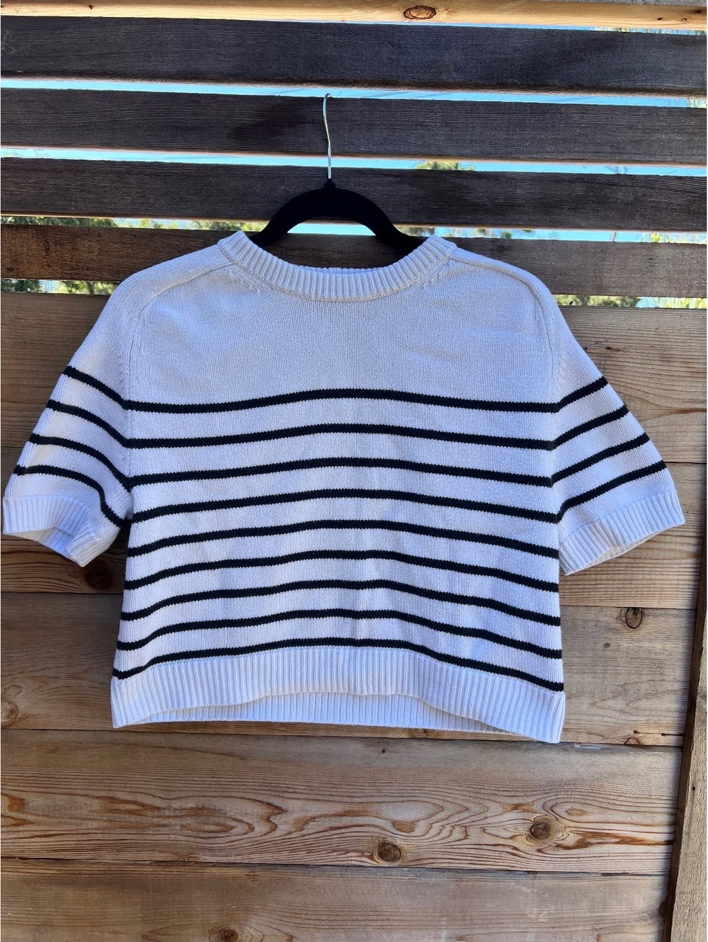Abercrombie & Fitch Women's XS White and Black Striped Short Sleeve Knit Sweater